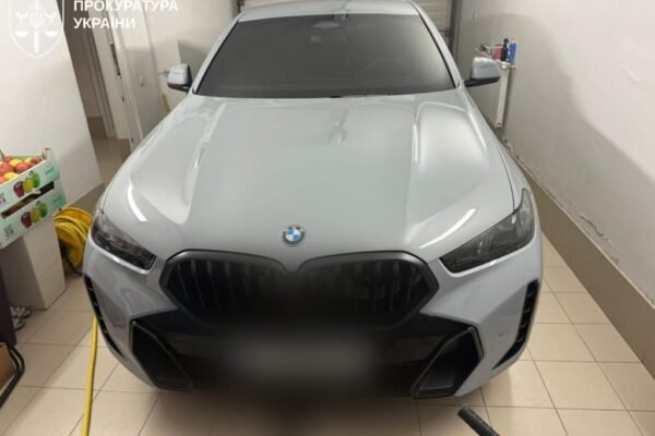Очищення Нацполу: У фігурантів вилучили елітний автопарк, швейцарські годинники, зброю та понад 22,6 млн грн готівки