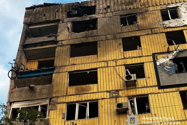 Обстріли Дніпропетровщини: Ворог атакував Дніпро, у Павлограді влучив у багатоповерхівку (ФОТО)