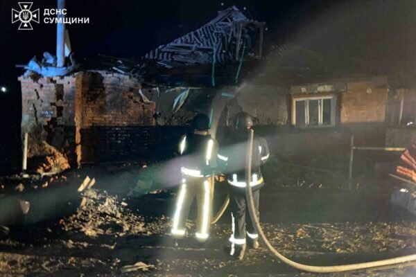Росіяни завдали удару по Смущині: Троє людей постраждали
