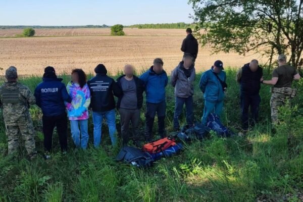 На Житомирщині викрили схему незаконного переправлення чоловіків призовного віку через кордон 