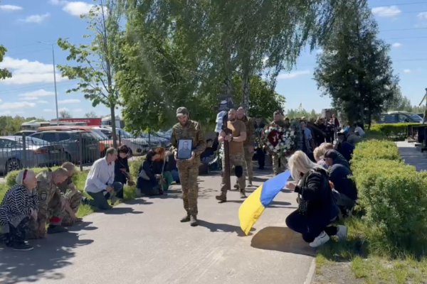 У Бучанській громаді попрощались із загиблим захисником (ВІДЕО)