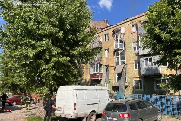 Росіяни вдарили БпЛА по Дніпру: Уражені багатоповерхівки (ФОТО)