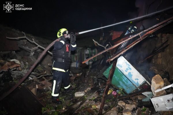 Росіяни вдарили по Одесі “шахедами”: Один будинок повністю зруйнований