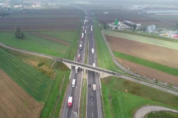 У Польщі кажуть про готовність збудувати платну дорогу від кордону до Львова