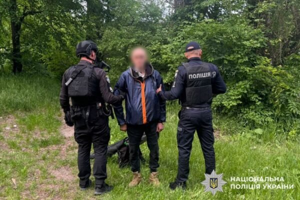 На Хмельниччині наркоман стріляв по людях. Його затримали
