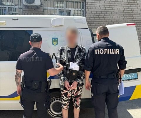 У Дніпрі чоловік підпалив авто поліцейського