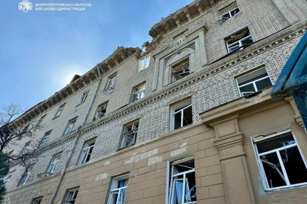 Росіяни атакували Дніпро ракетами і БпЛА: Пошкоджений гуртожиток і житлова забудова (ФОТО, ВІДЕО)