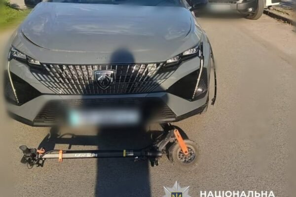 У Гатному під колесами авто загинула 10-річна дитина на електросамокаті