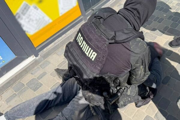 «Капеланство» за 25 тисяч доларів: У Києві затримали організатора схеми уникнення мобілізації
