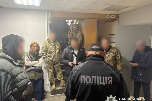 Обіцяв ухилення від служби: У Борисполі на гарячому затримали керівника ТЦК