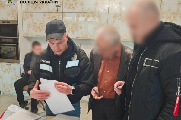 У Києві викрили псевдоспівробітника СБУ, який ошукав пенсіонерів на 3 мільйони гривень