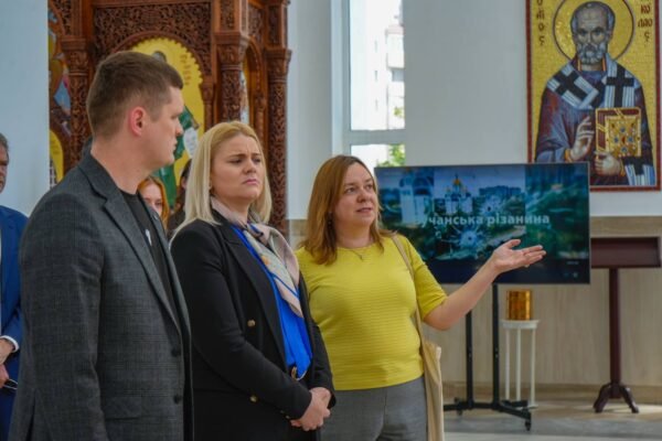 Бучу відвідала делегація Міністерства юстиції Британії на чолі з Алекс Девіс-Джонс