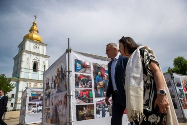 На Михайлівській площі до Дня Європи відкрили фотовиставку (ФОТО)