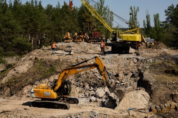 У Лебедівці на Вишгородщині триває будівництво мостового переходу
