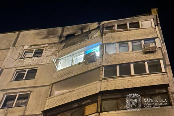 Росіяни вдарили по багатоповерхівці у Харкові: Є поранені