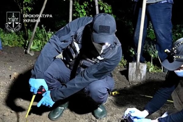 На Буковині затримали батька та сина, яких підозрюють у вбивстві 21-річної жінки