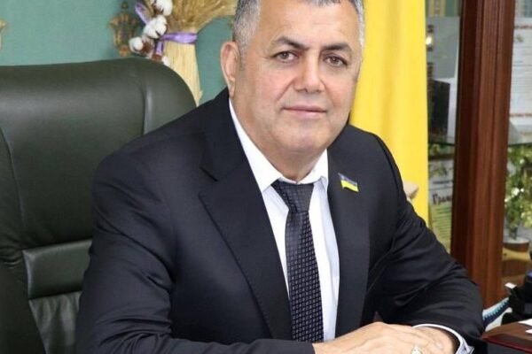 На мера міста на Дніпропетровщині напали з ножем: Він у критичному стані