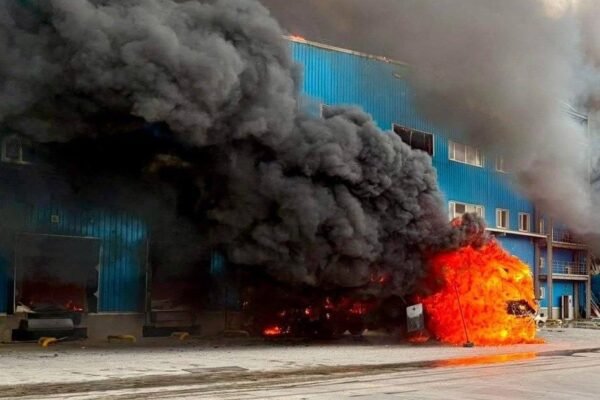 Російський удар по Дніпру: Знищено відділення Нової пошти (ВІДЕО)