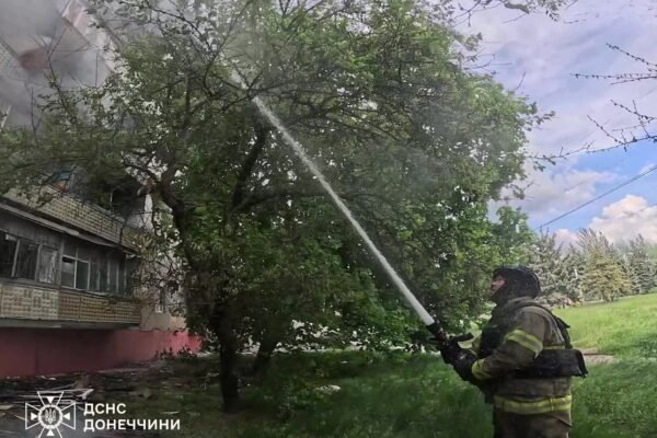 Окупанти вдарили по багатоповерхівці у Дружківці