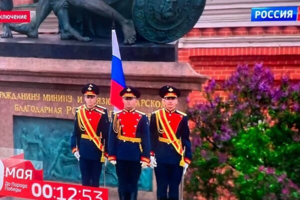 З дозволу України в Москві розпочався парад (ФОТО, ВІДЕО)