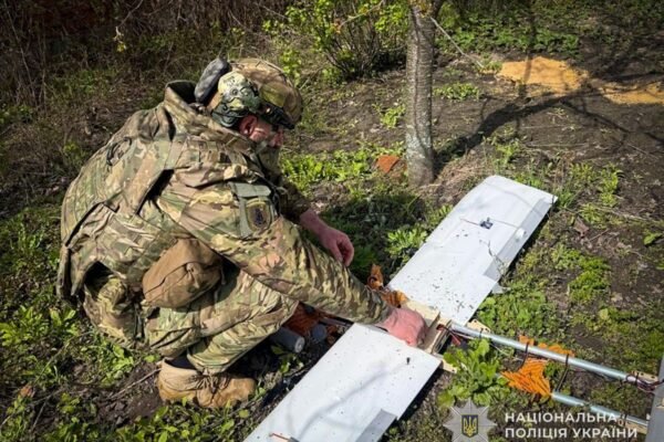 На Сумщині ворожий дрон впав у населеному пункті та не розірвався. Його знешкодили вибухотехніки