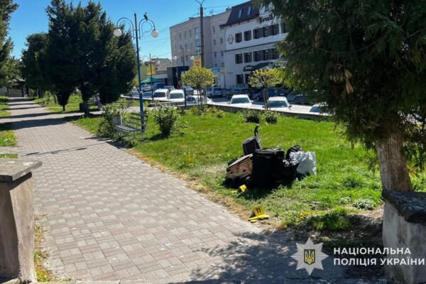 На Тернопільщині чоловік з психічним розладом напав з ножем на 43-річну жінку: Її у важкому стані госпіталізували
