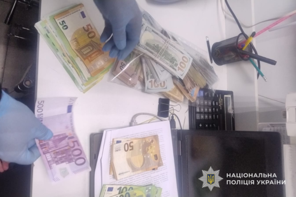 На Тернопільщині жінка втратила понад 10 млн грн заощаджень, повіривши шахраям