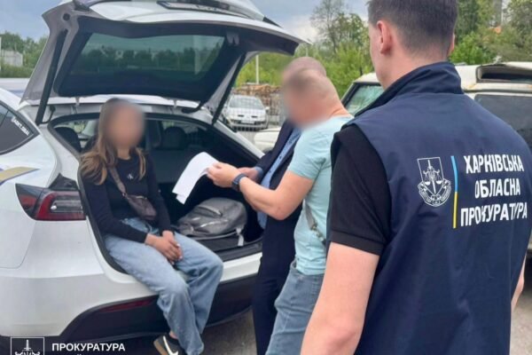 У Харкові автоблогерка ввозила в країну автомобілі під виглядом допомоги ЗСУ і продавала їх