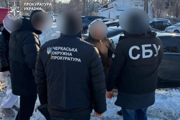 У Черкасах жінка обіцяла “домовитися” про інвалідність за 17 тисяч доларів: Справу передали до суду