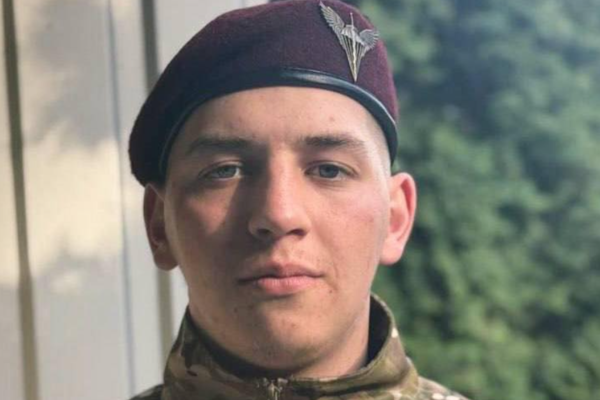 Звільнений з полону захисник зі Шполи отримав відзнаку Головнокомандувача ЗСУ