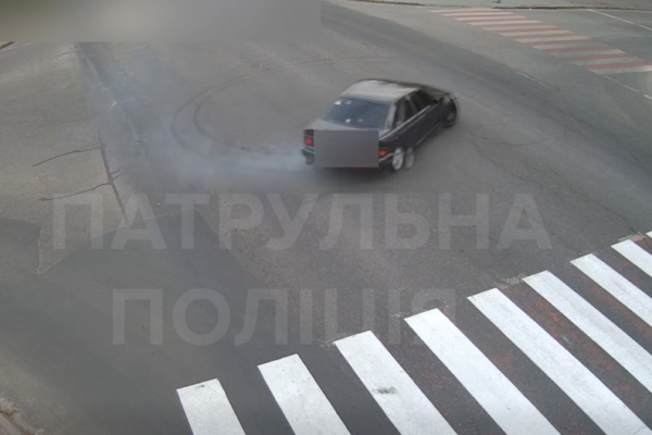 У Черкасах затримали водія BMW, який проїхав на червоне світло та «дрифтував» на перехресті