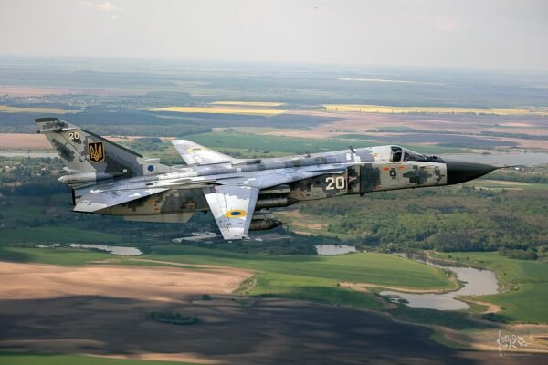 На Хмельниччині розбився військовий Су-24М. Двоє льотчиків загинули
