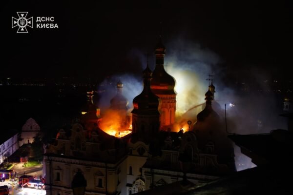 Ворог завдав масованого удару по Києву: Є загиблі та поранені, палає Лавра (ФОТО, ВІДЕО)