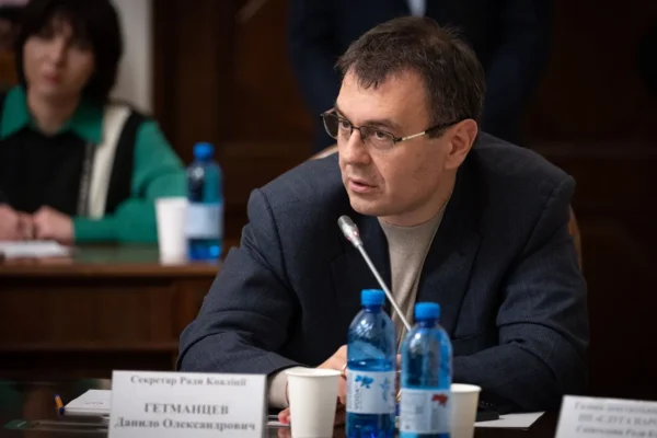 Гетманцев назвав ліквідацію найбільшої підпільної тютюнової фабрики перемогою БЕБ 