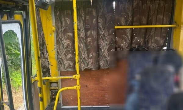 Внаслідок повторного удару по маршрутці у Херсоні постраждали поліцейські