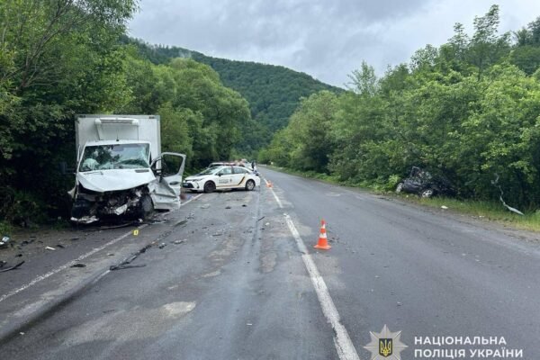 Смертельна ДТП на Закарпатті: 17-річний хлопець загинув, ще троє людей – у лікарні (ФОТО)