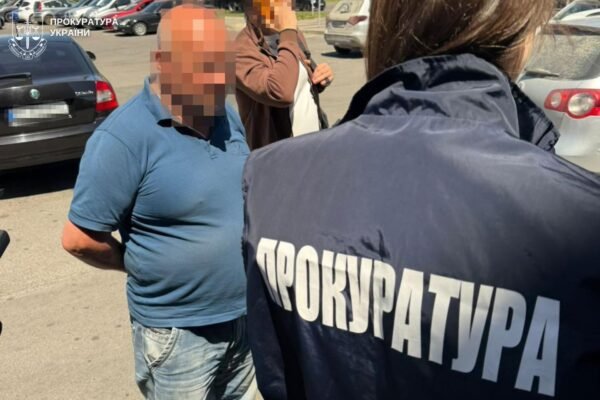 15 000 доларів за фіктивну інвалідність для військовозобов’язаного: У Львові затримали ексдепутата з сином