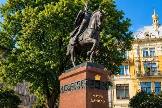 Львівська ОВА пропонує перейменувати медуніверситет та аеропорт, які носять ім’я Данила Галицького