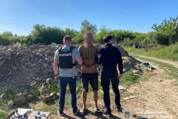 На Закарпатті затримали військовослужбовця, якого підозрюють у торгівлі бойовими гранатами