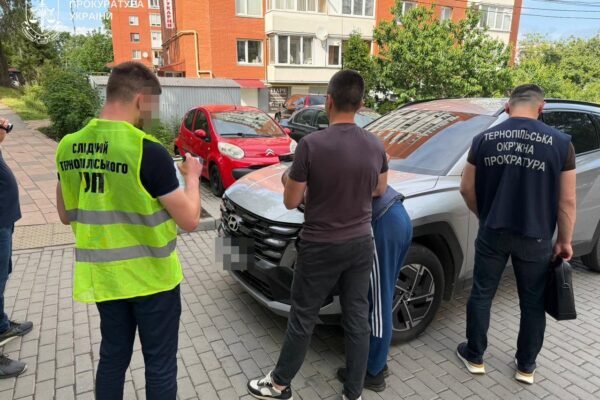 За 10 тисяч доларів до Молдови: У Тернополі затримали організатора «схеми для ухилянтів»
