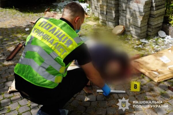 Трагедія на Закарпатті: Чоловік з психічним розладом убив двох сусідів і важко травмував свого батька