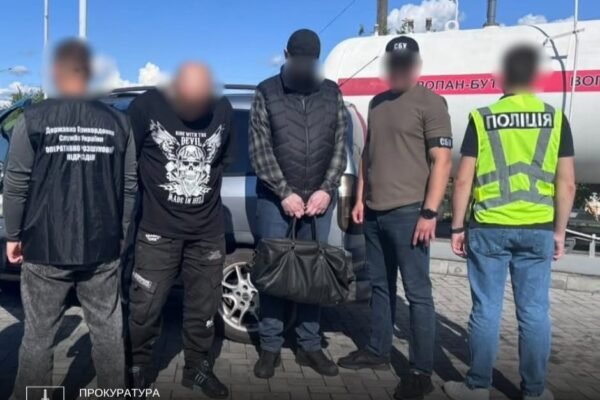 Ексвійськовий зі спільником за 5 тис. дол. переправляли ухилянтів за кордон – їх затримали на Закарпатті