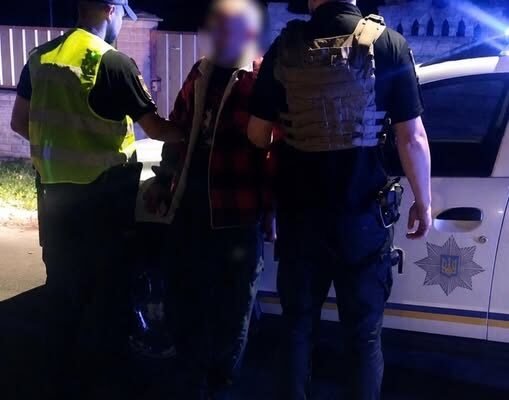 У місті на Київщині чоловік почав стріляти по перехожих