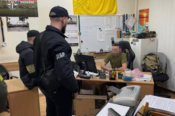 Підполковник ДПСУ у змові з братом-росіянином допомогли втекти з кораїни 80 військовозобов’язаним. З однієї людини брали 20 тисяч доларів