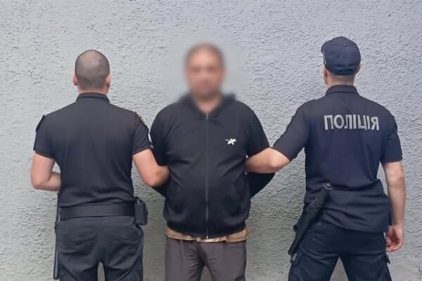 На Закарпатті затримали чоловіка, який погрожував дружині та двом дітям гранатою