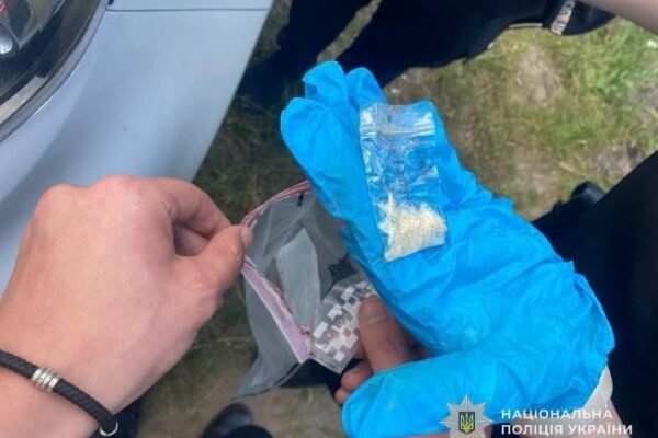 Спецоперація «Рубікон»: На Львівщині поліцейські викрили двох наркоторговців і 26 «клієнтів»