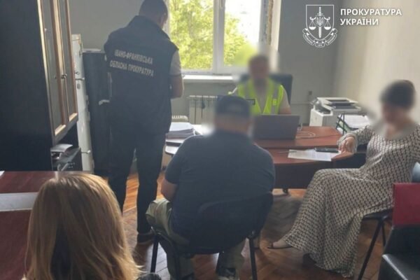 На Прикарпатті посадовців «Облавтодору» підозрюють у привласненні 4,5 млн грн на видобутку корисних копалин