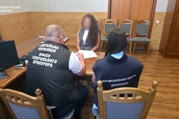 На Прикарпатті викрили прокурорку, яка за 1 тис. дол. обіцяла працевлаштування з бронюванням