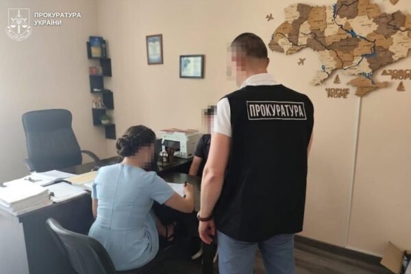 На Львівщині посадовиця закуповувала меблі та техніку для ліцею за подвійною ціною: Справа в суді