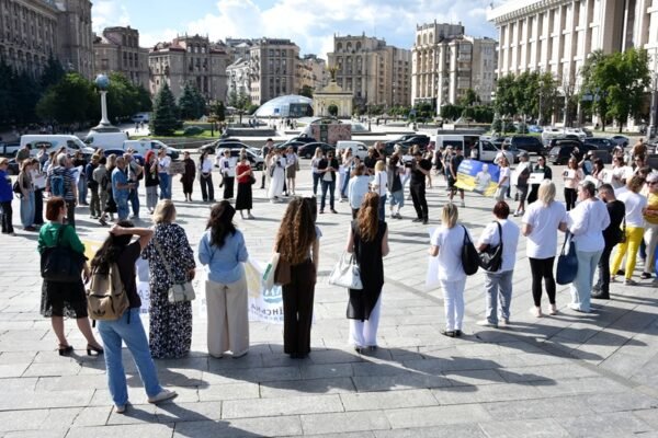 «Ми — їхній голос»: на Майдані Незалежності вимагали звільнення цивільних жінок із російського полону 